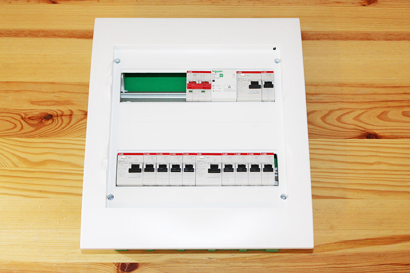Если всё сделано правильно, то электрощиток будет служить верой и правдой долгое время