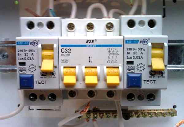 УЗО определит, что ток, который прошёл по фазному 
