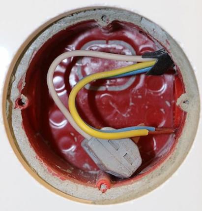 Провода в подрозетнике